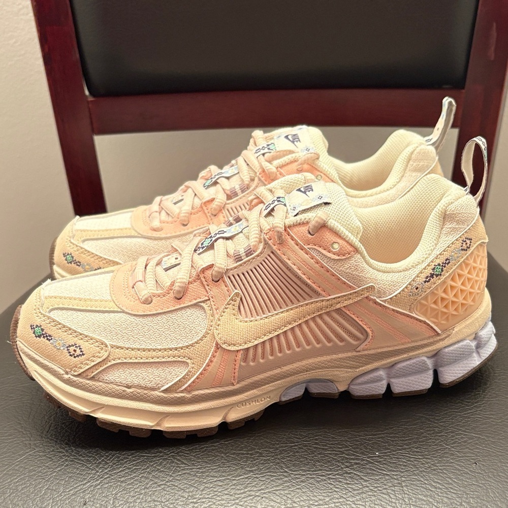 New Nike Vomero 5 Sneakers Size 4 Youth